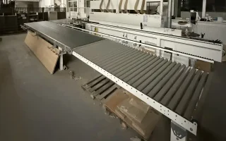 NC olepovaci stroj HOMAG s vracejicim dopravikem nabytkovych dilu 1